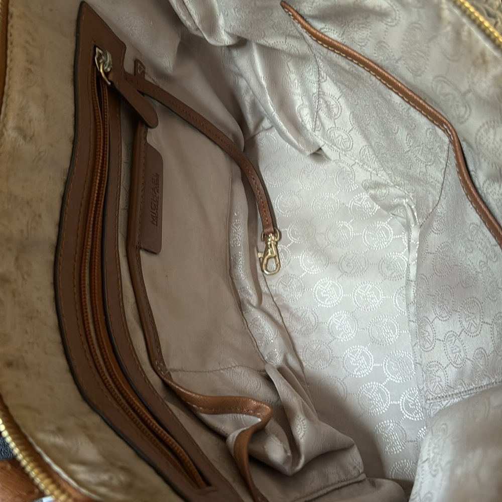 Michael Kors Tan large Tote Pocketbook - Picture 6 of 8